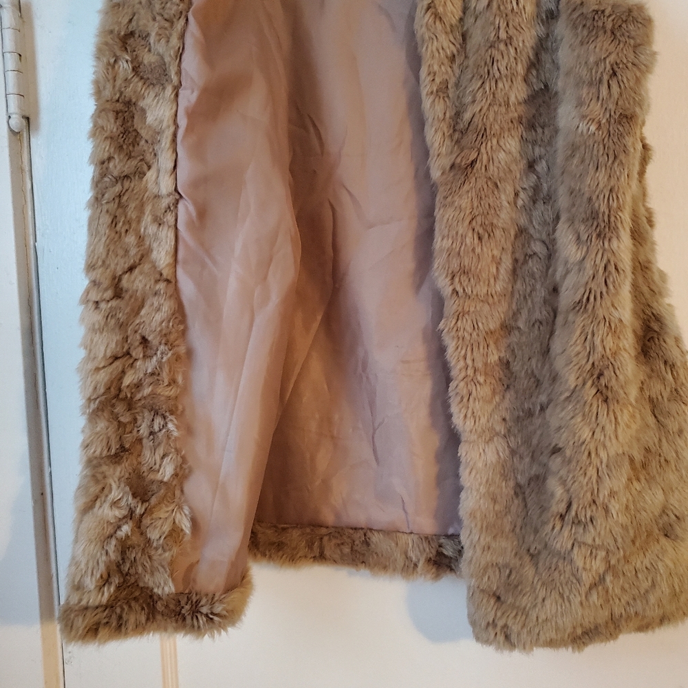 FAUX FUR VEST - Picture 2 of 3